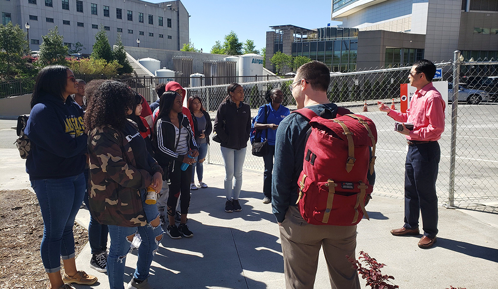 Photo of students on tour at Duke