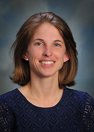 Lea MacKinnon headshot